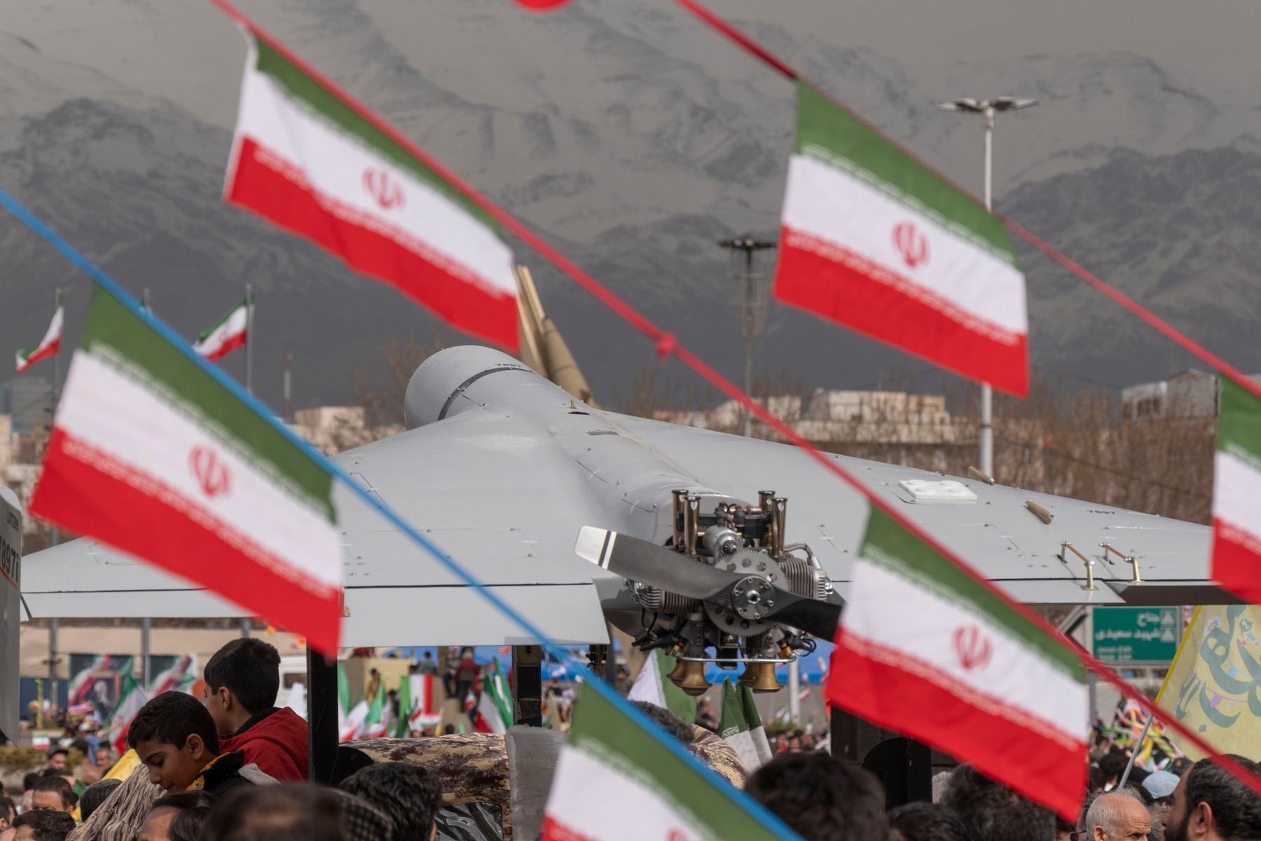 Iranul, cu „degetul pe trăgaci” în ciuda armistițiului