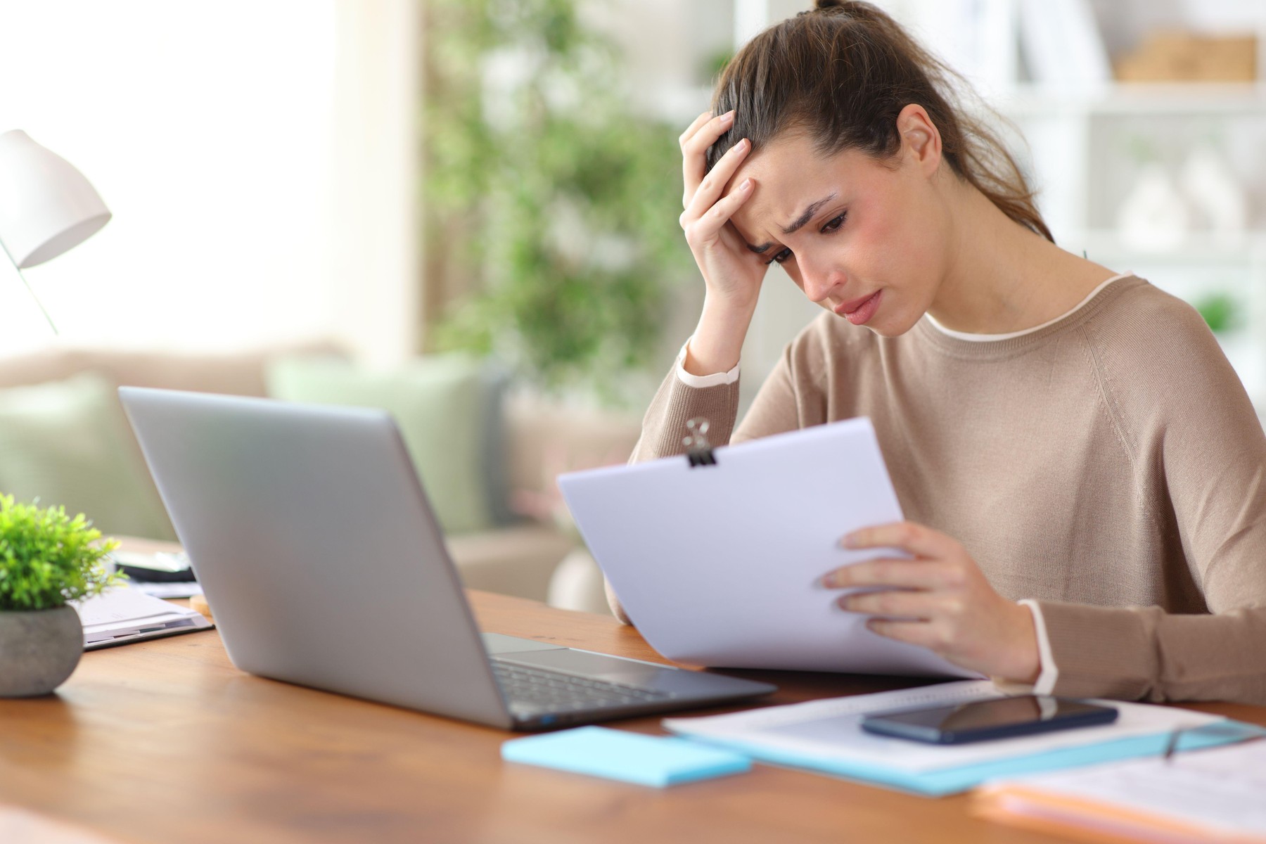 Când statul întârzie să plătească, firmele mici plătesc cu existența. Veștile bune și cele proaste