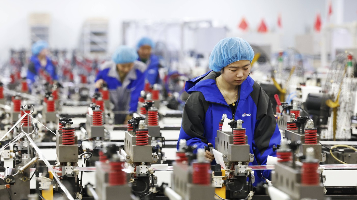 China a trecut de tarifele lui Trump, dar apar efectele conflictului din Iran: „Vă rog, ajutați-ne, muncim fără încetare”