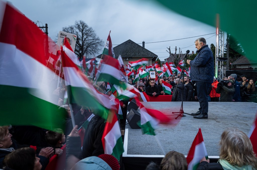 Viktor Orbán, la un miting de campanie din orașul Ocsa, aflat în centrul Ungariei. Foto: Profimedia