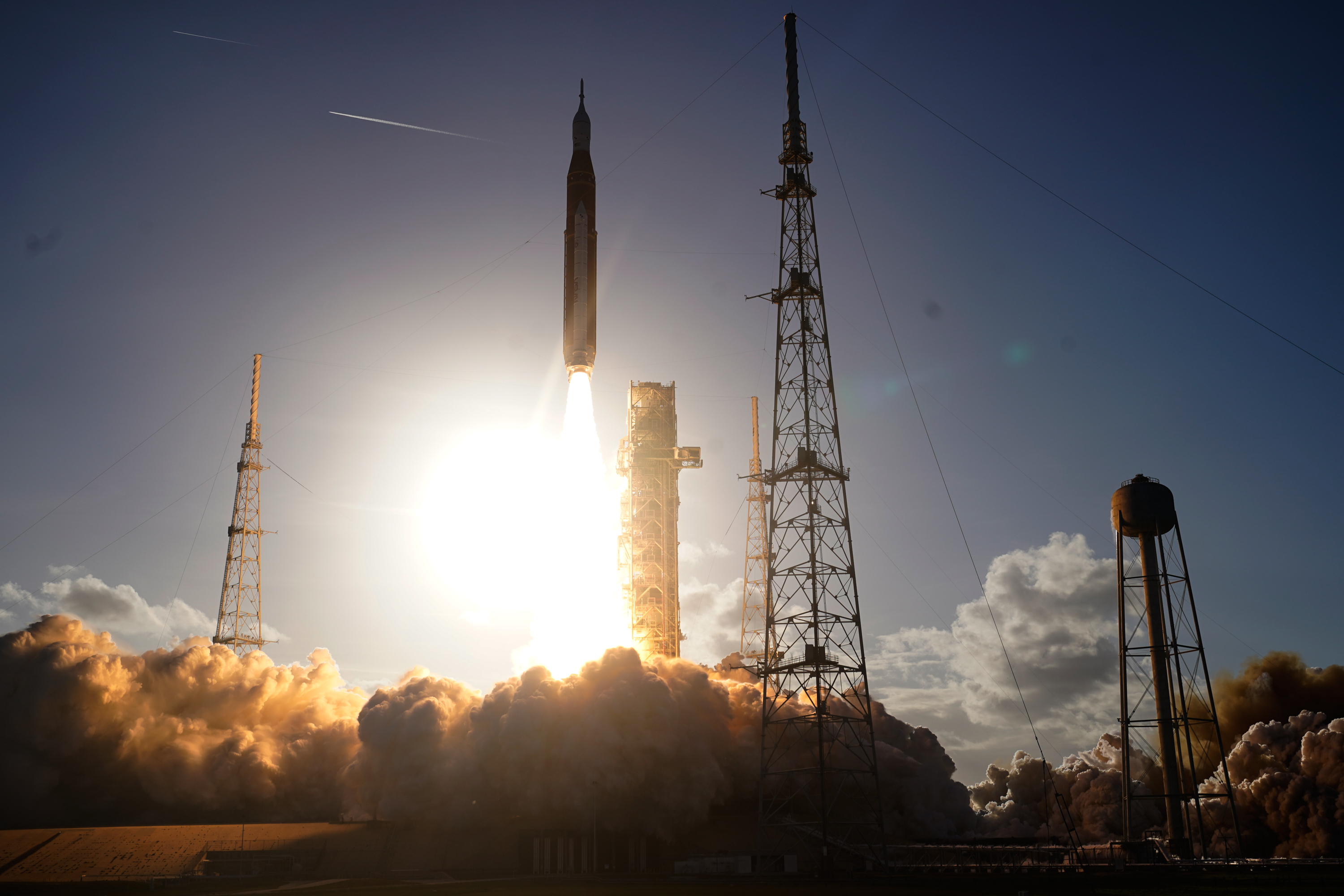 EVENIMENT: NASA a lansat misiunea Artemis II prin care oamenii se apropie de Lună pentru prima dată după mai bine de jumătate de secol. Ce urmează VIDEO