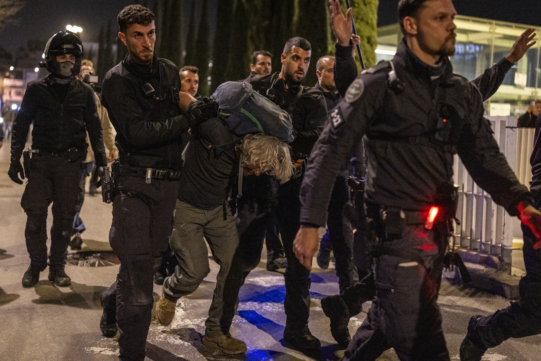 FOTO/VIDEO Protest anti-război la Tel Aviv, dispersat de poliție. „Netanyahu este cea mai mare amenințare”