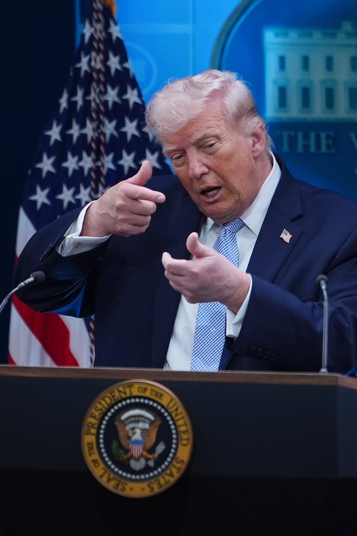 Donald Trump amenință că va ataca în Iran misteriosul munte al Târnăcopului: „O lovitură mare și frumoasă chiar la uşa din faţă”