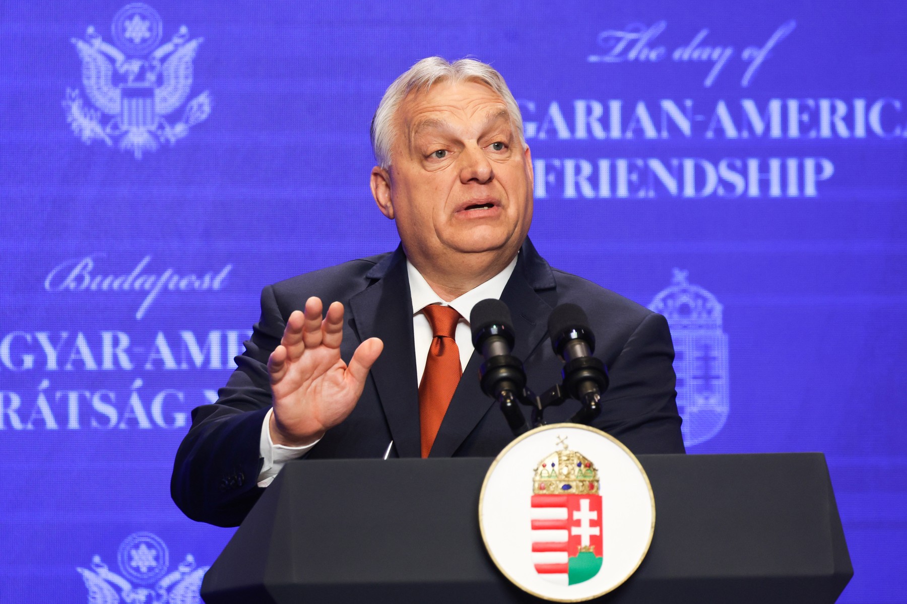 EXCLUSIV. Alegeri în Ungaria. Ce scrie într-o carte autorul pe care „clasa politică europeană nu se mai satură să-l citească” despre Viktor Orban