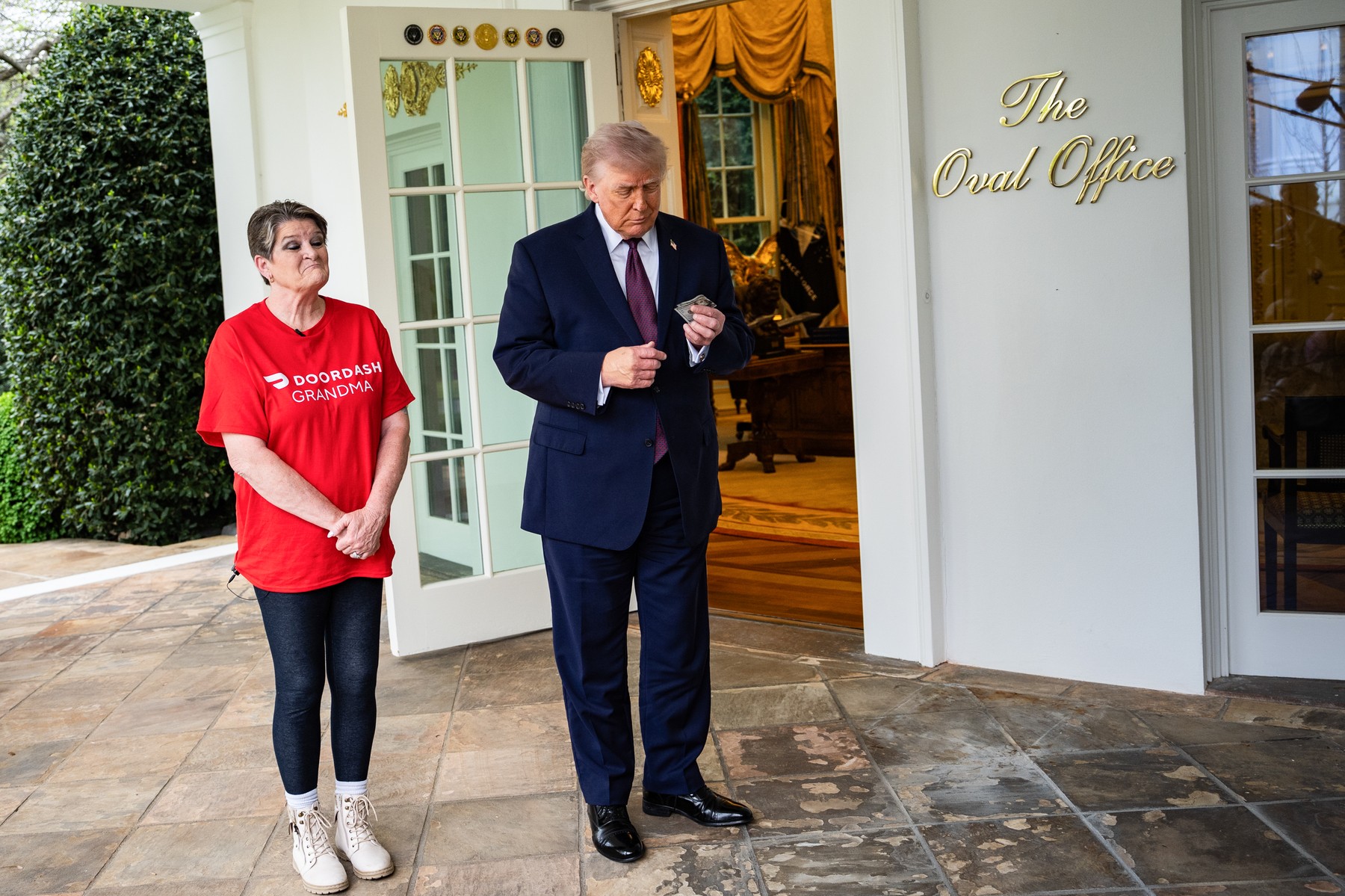 Cât bacșiș i-a lăsat Donald Trump livratoarei care i-a adus mâncare de la McDonald’s la Casa Albă