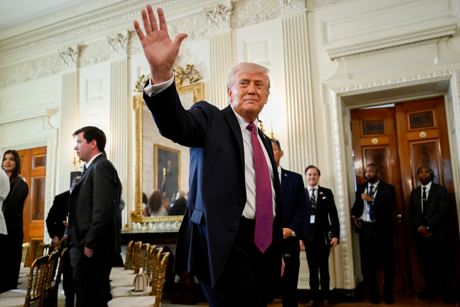 Iran. Trump se întreabă cine conduce, de fapt, la Teheran