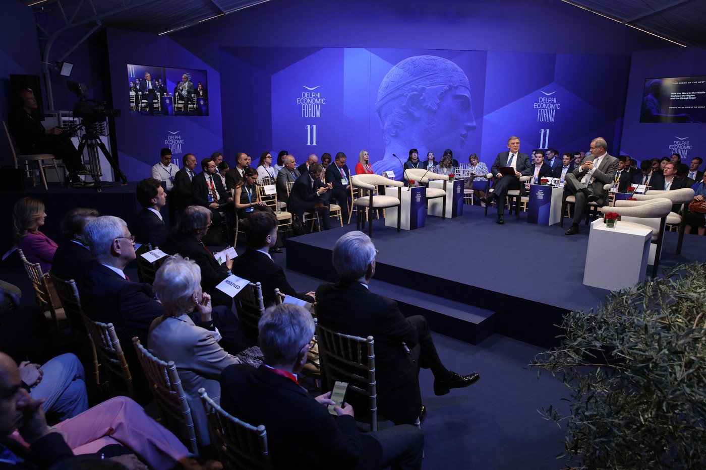 „Paradoxul prosperității” – pe măsură ce nivelul de trai crește, oamenii au mai puțini copii, pe care îi fac mai târziu. Ce înseamnă asta