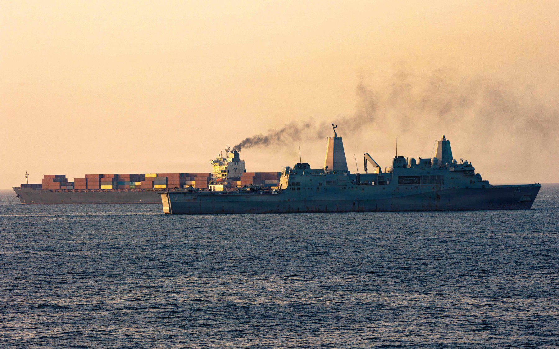 Materialele găsite de americani pe nava iraniană oprită cu „o gaură în sala motoarelor” și capturată, declarate „strict secrete”