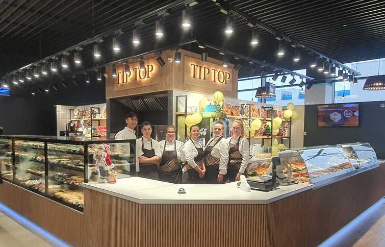 FOTO Tip Top pregătește redeschiderea unei cofetării emblematice a Bucureștiului, închisă de peste un deceniu