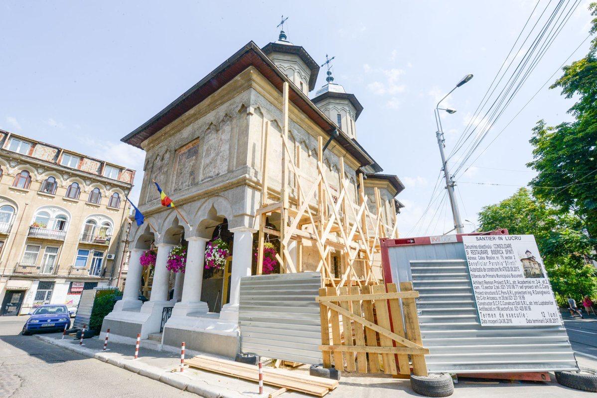 Misterul Bisericii din București cu sfinți, sibile și filosofi. Aici a cântat în strană Anton Pann