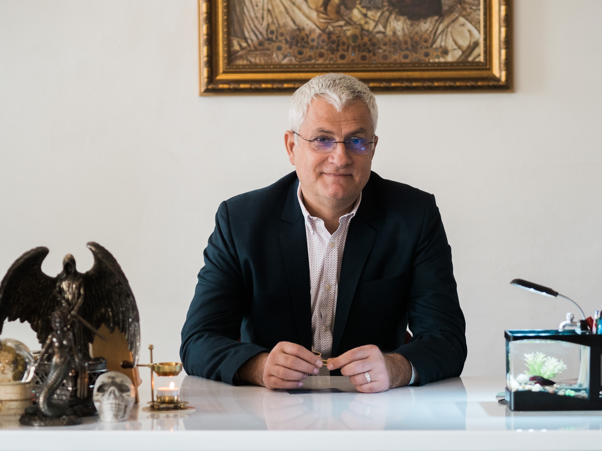 INVESTIGAȚIE VIDEO Cultul îngerilor. Agresiunile sexuale de care este acuzat Dragoș Ovidiu Argeșanu cel mai influent „maestru spiritual” din România. „M