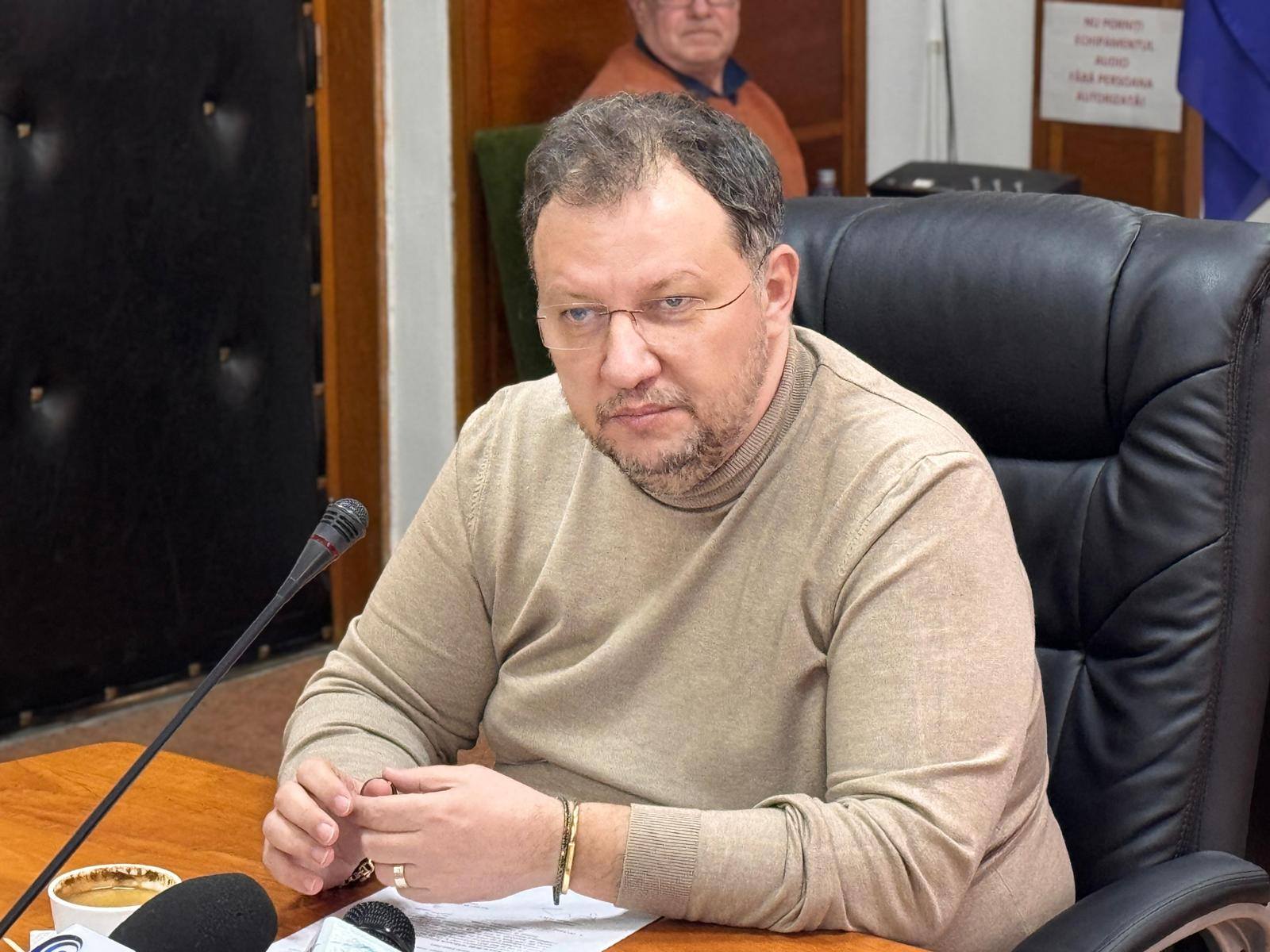 Crește numărul liderilor PNL care cer rămânerea la guvernare, la puțin timp după debarcarea lui Bolojan de la guvern: „Primarii noștri nu vor teorii din opoziție, ci soluții”