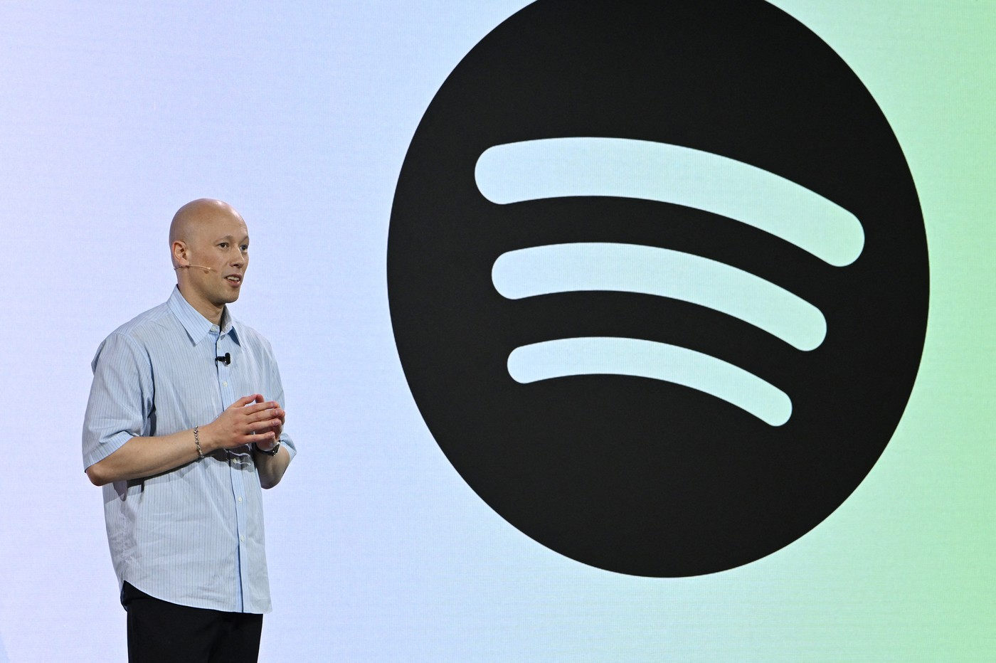 Motivul pentru care CEO-ul Spotify apără muzica generată cu inteligența artificială pe aplicația sa, în ciuda criticilor la adresa „lăturilor AI”