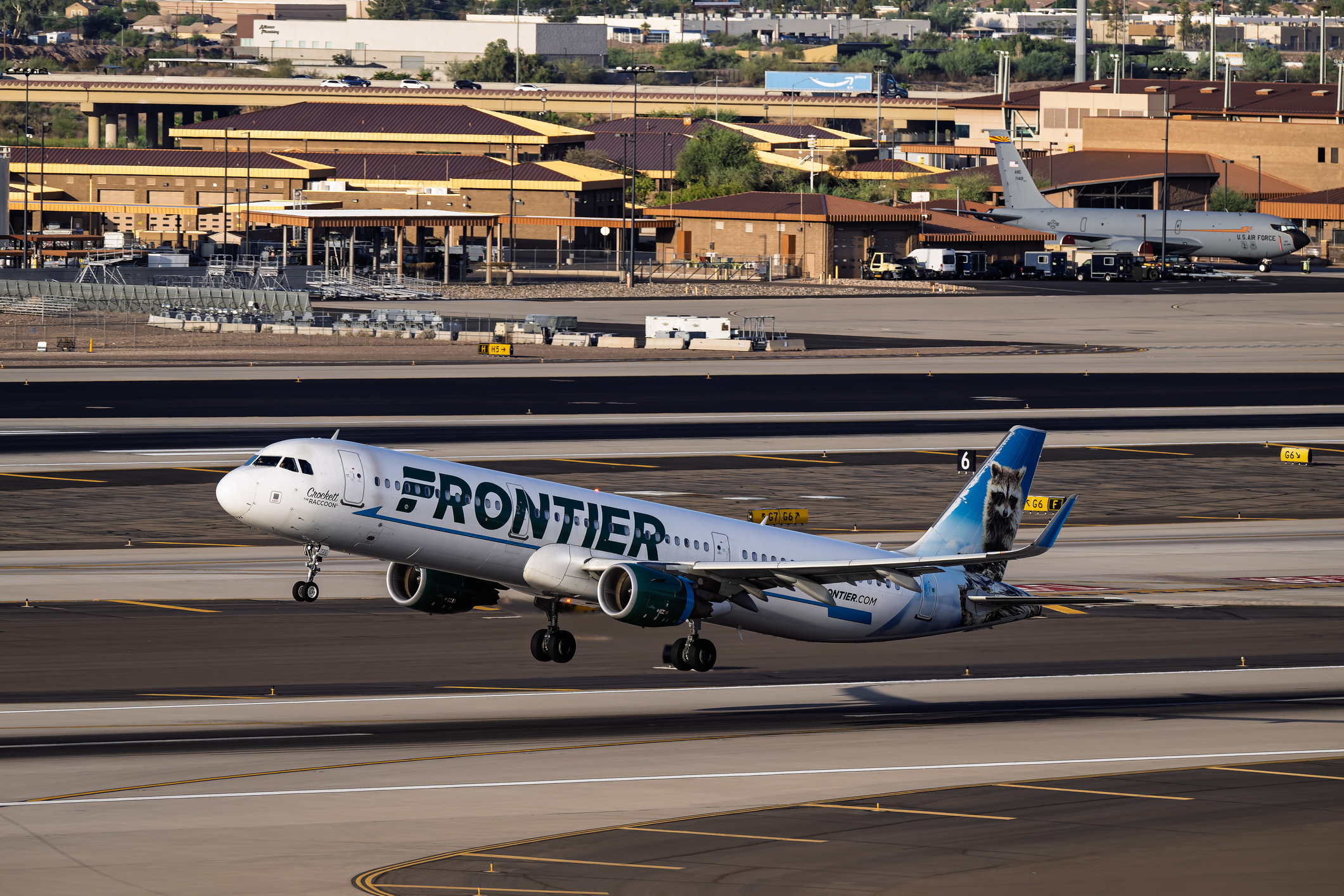 Incident pe pista Aeroportului Denver, un avion și-a oprit decolarea: „Ăăă, tocmai am lovit pe cineva… avem un motor în flăcări”