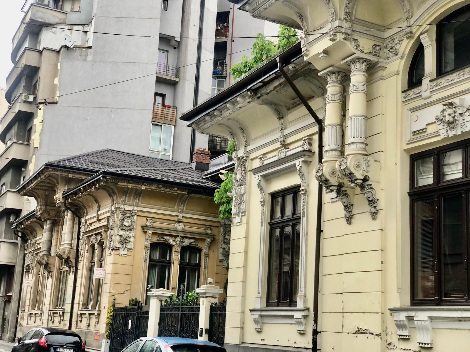 Un destin unic în București: Casele  Surori de pe fosta stradă a Surorilor: una râde, alta visează să renască. Calvarul proprietarilor care vor să restaureze fațada clădirii