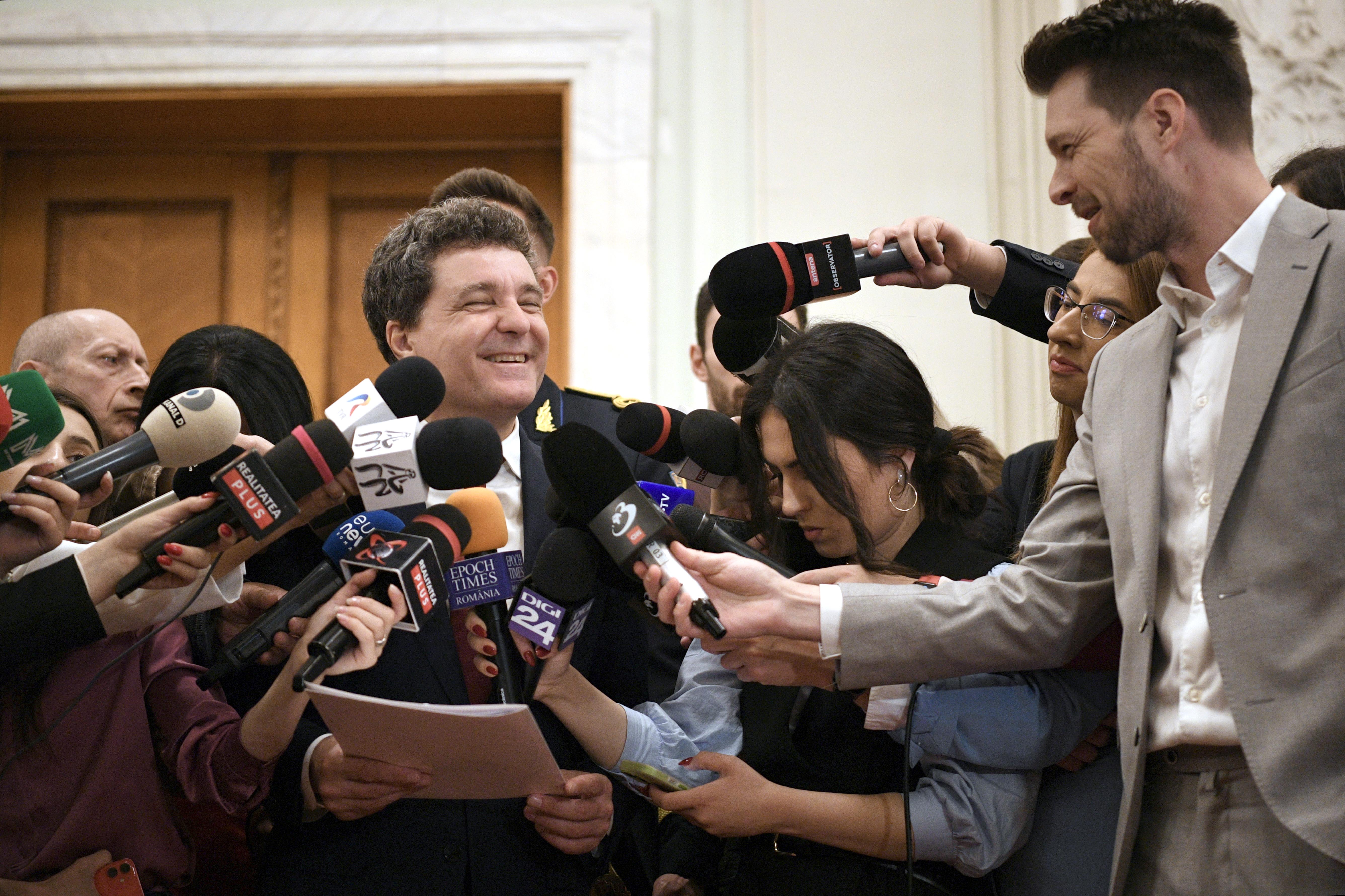 Chiar este Nicușor Dan pesedist?