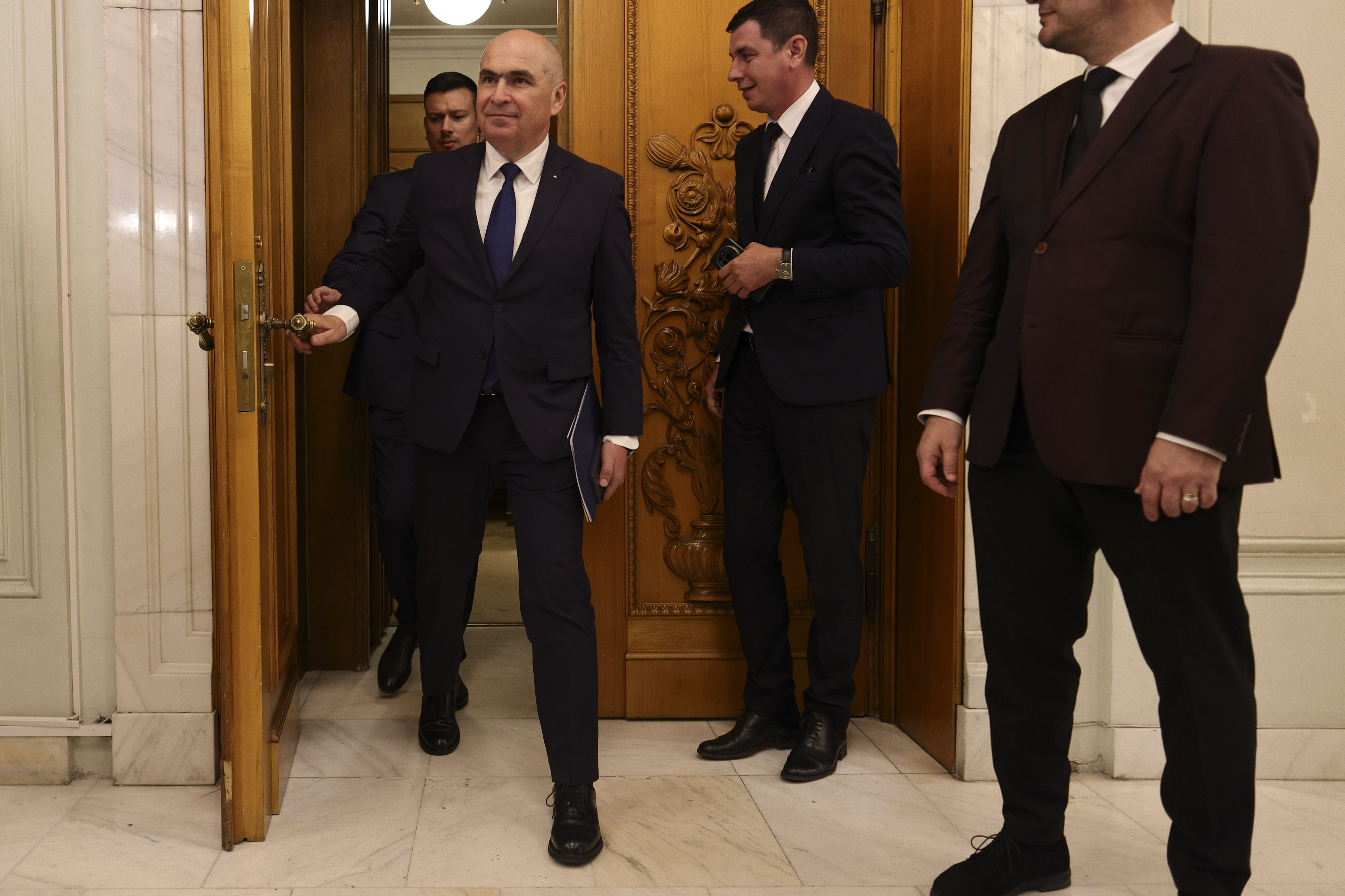Ședință tensionată la PNL. Bolojan a pus două opțiuni pe masă, dar taberele au fost împărțite. Decizia definitivă