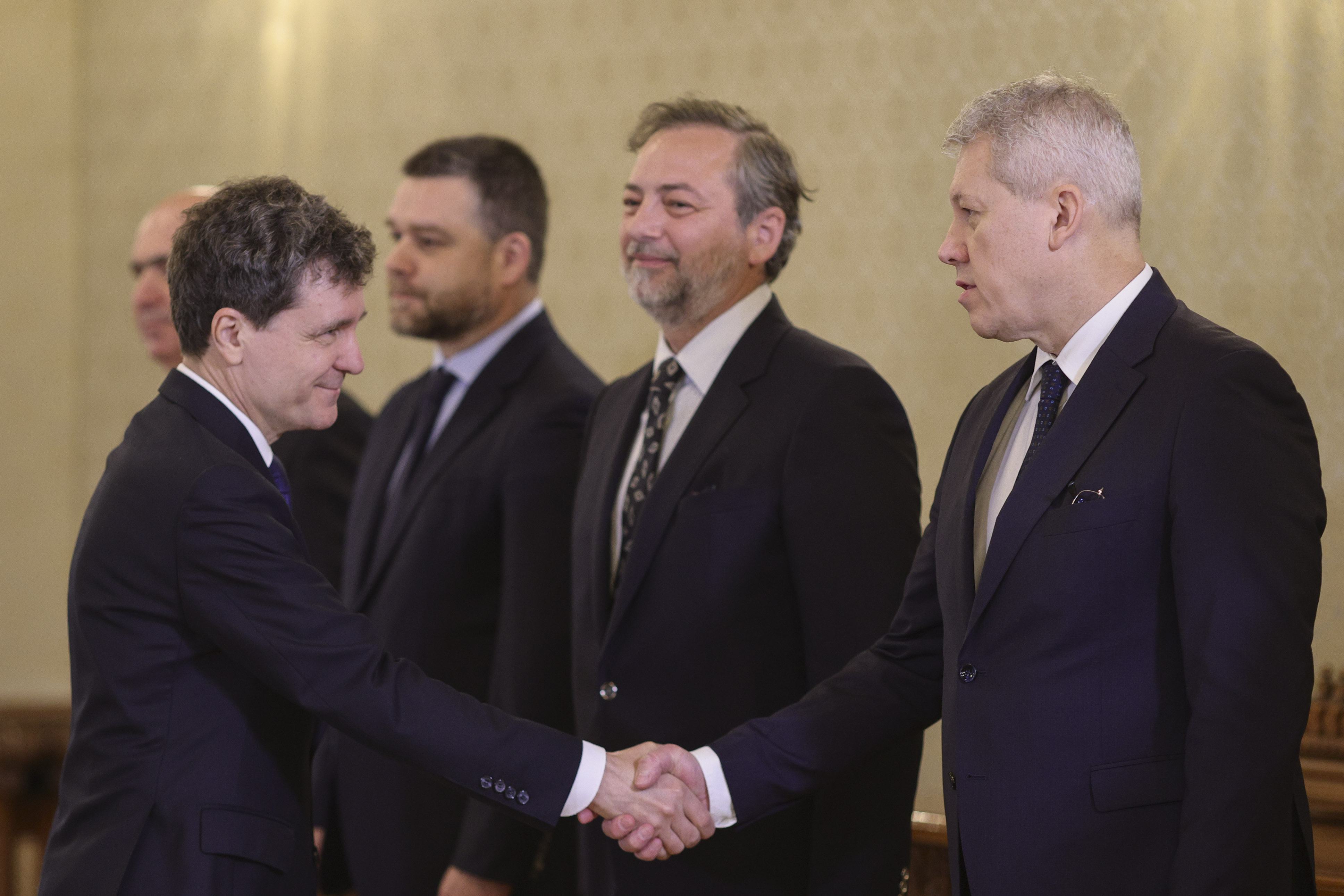 PNL cere PSD să vină cu o propunere concretă de premier : „A tratat consultările cu președintele României într-o manieră superficială”