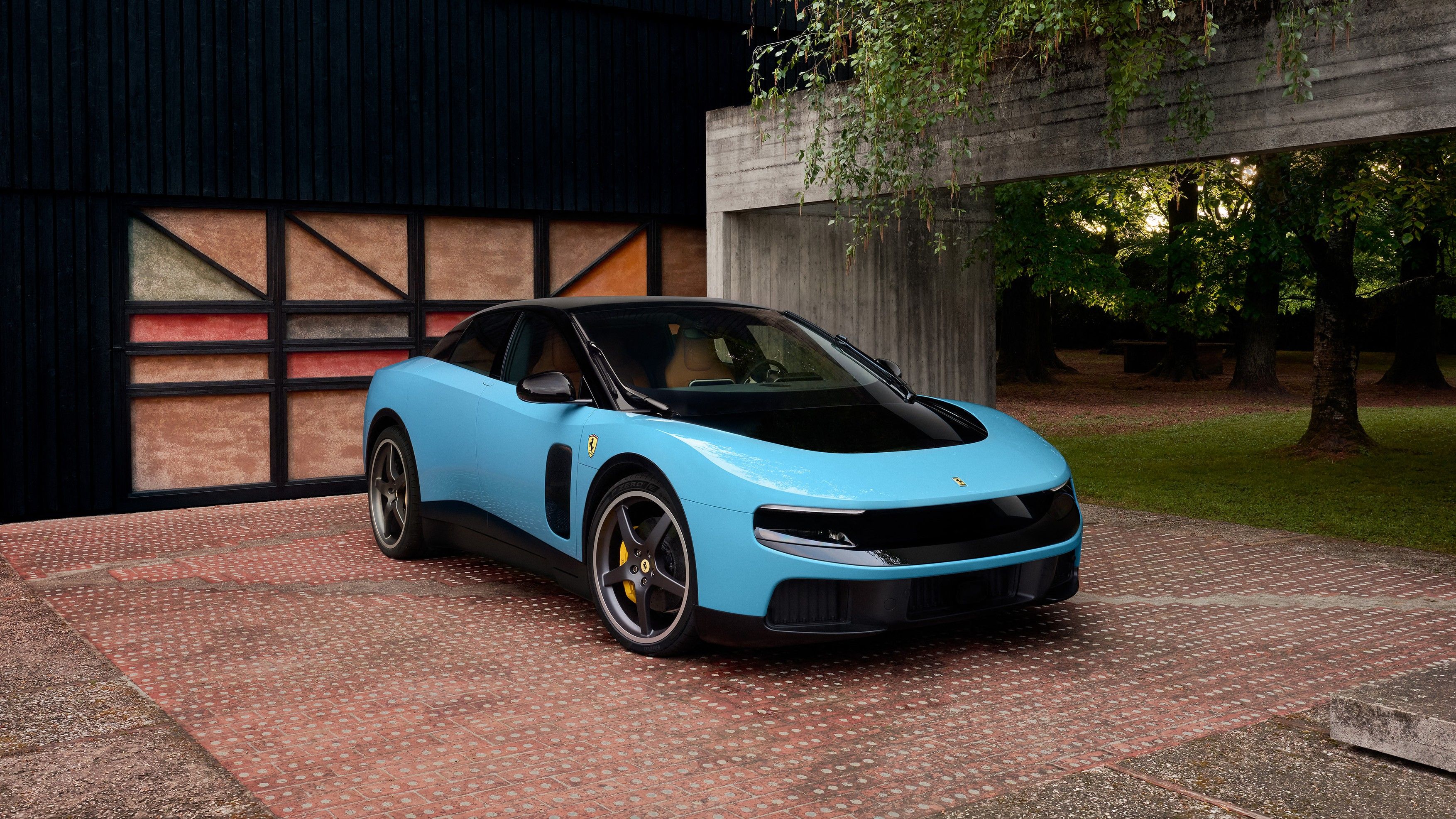 „Măcar putem fi siguri că e o mașină pe care chinezii nu o vor imita”. Cum poate deveni noul model electric al Ferrari un succes, în ciuda criticilor