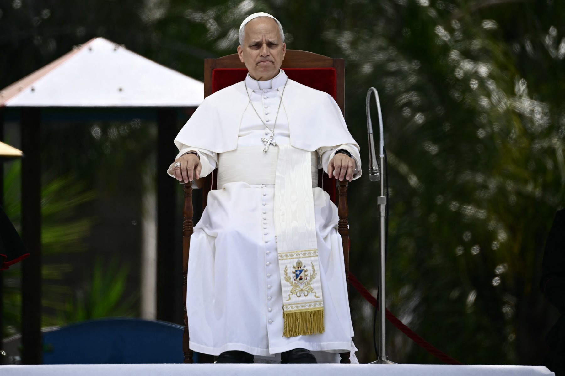 Papa Leon, vizită simbolică în „Triunghiul Morții” din Italia / „Este poate singurul capabil să trezească puțin conștiința celor care au făcut rău acestui ținut”
