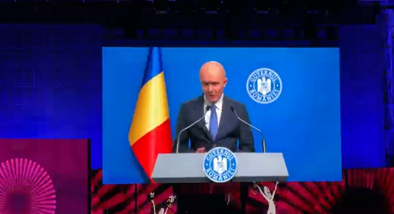 „Premierul Ilie Bolojan” i-a avertizat pe cineaști: „Trăim vremuri grele, nu trebuie aruncat cu bani” – momentul satiric al Galei Gopo 2026