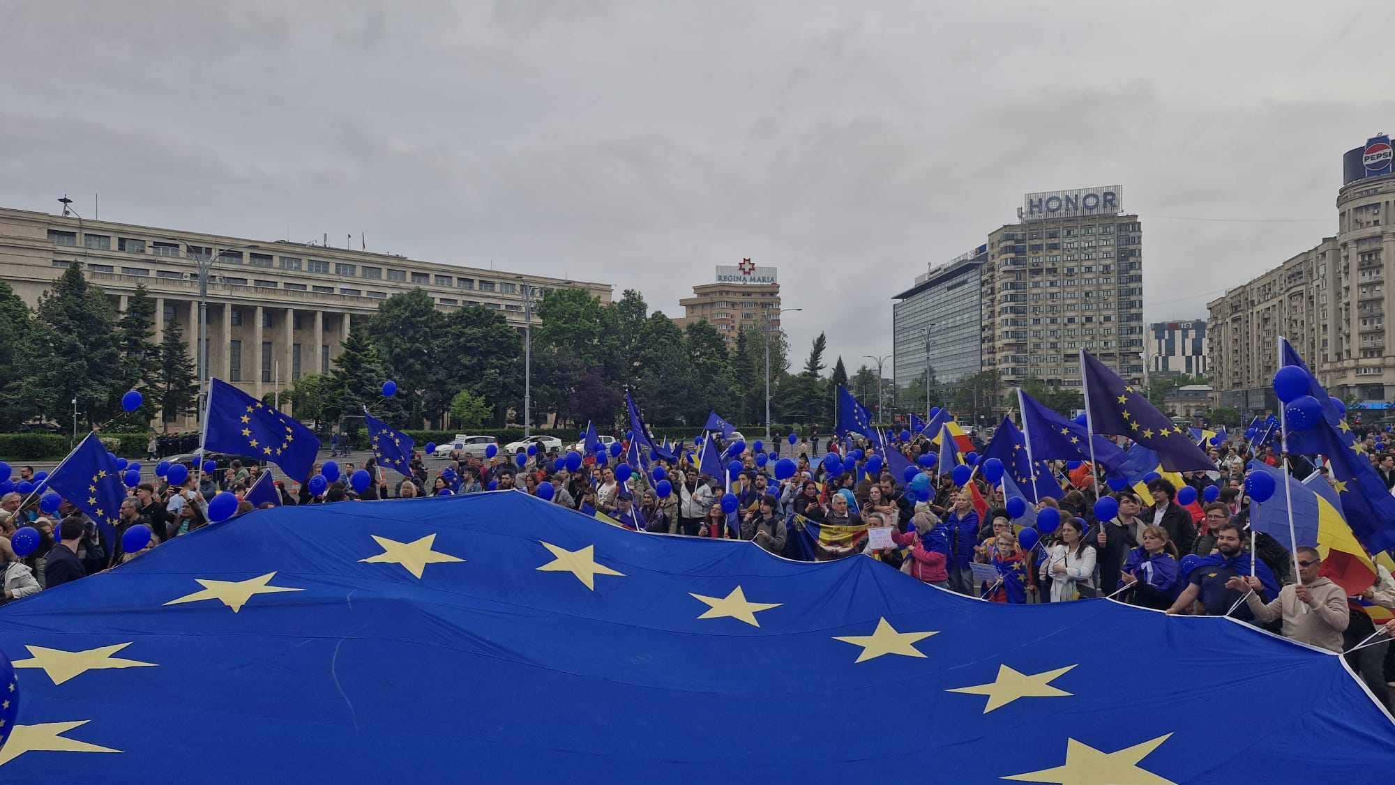 VIDEO Manifestație de Ziua Europei în București. Sute de oameni au participat la eveniment. Mesajele lor
