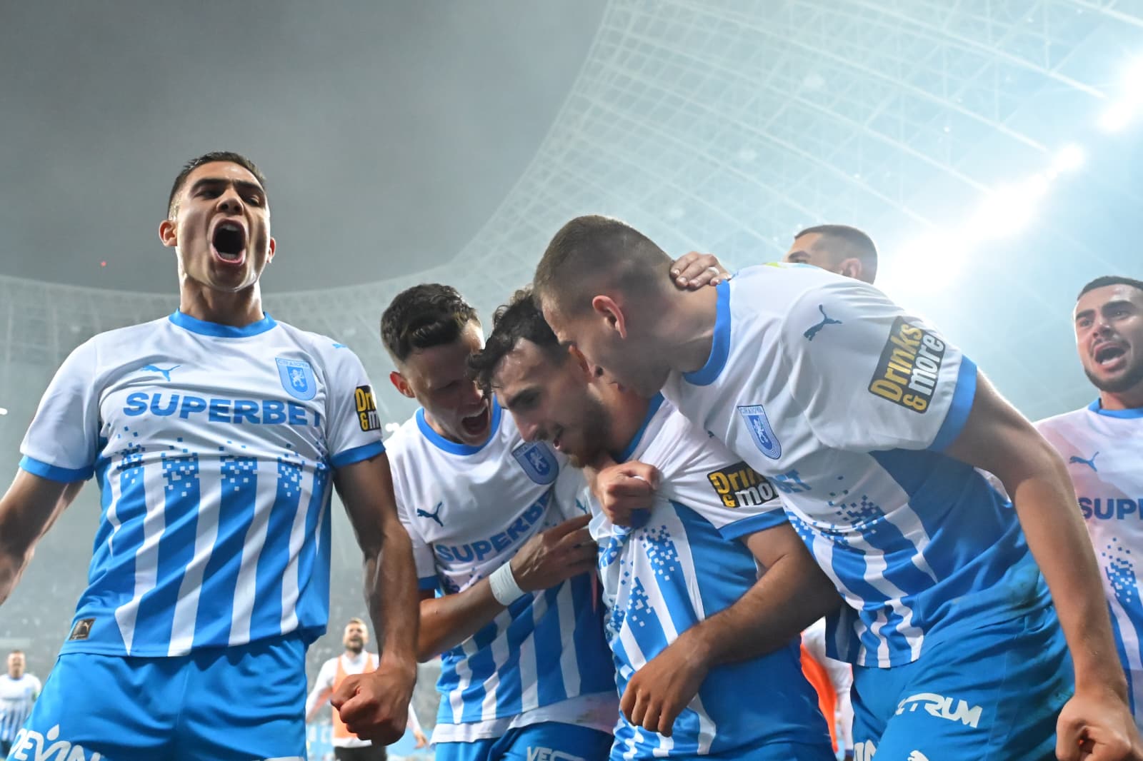 Craiova, spectacol fabulos pe „Oblemenco”! Dezastru total pentru U Cluj! Oltenii vor ridica trofeul de campioană