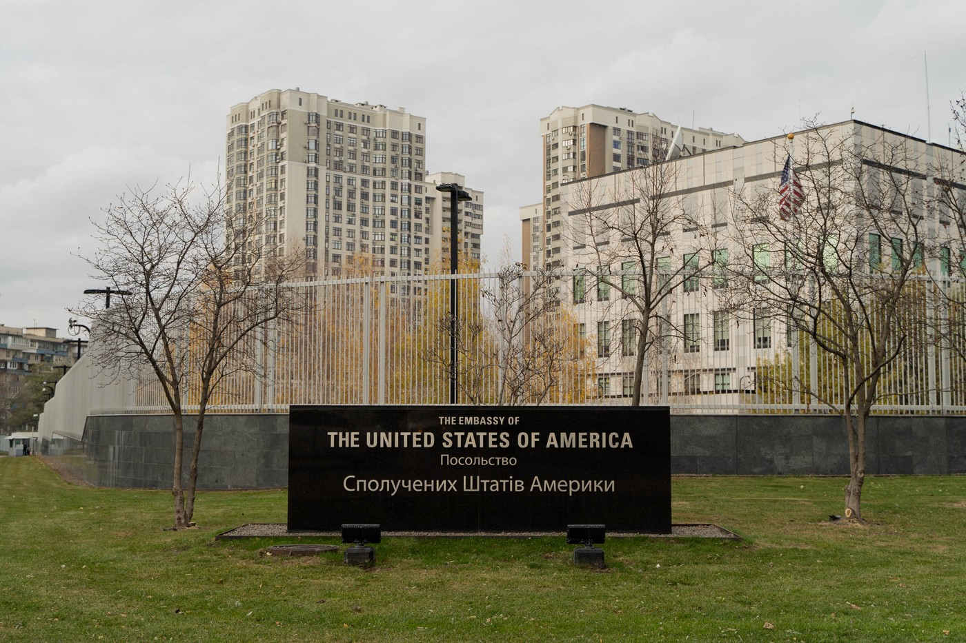 „Toți europenii au rămas la Kiev, America a plecat”. O afirmație a șefei diplomației UE este contrazisă de ambasada SUA, pe fondul amenințărilor Rusiei