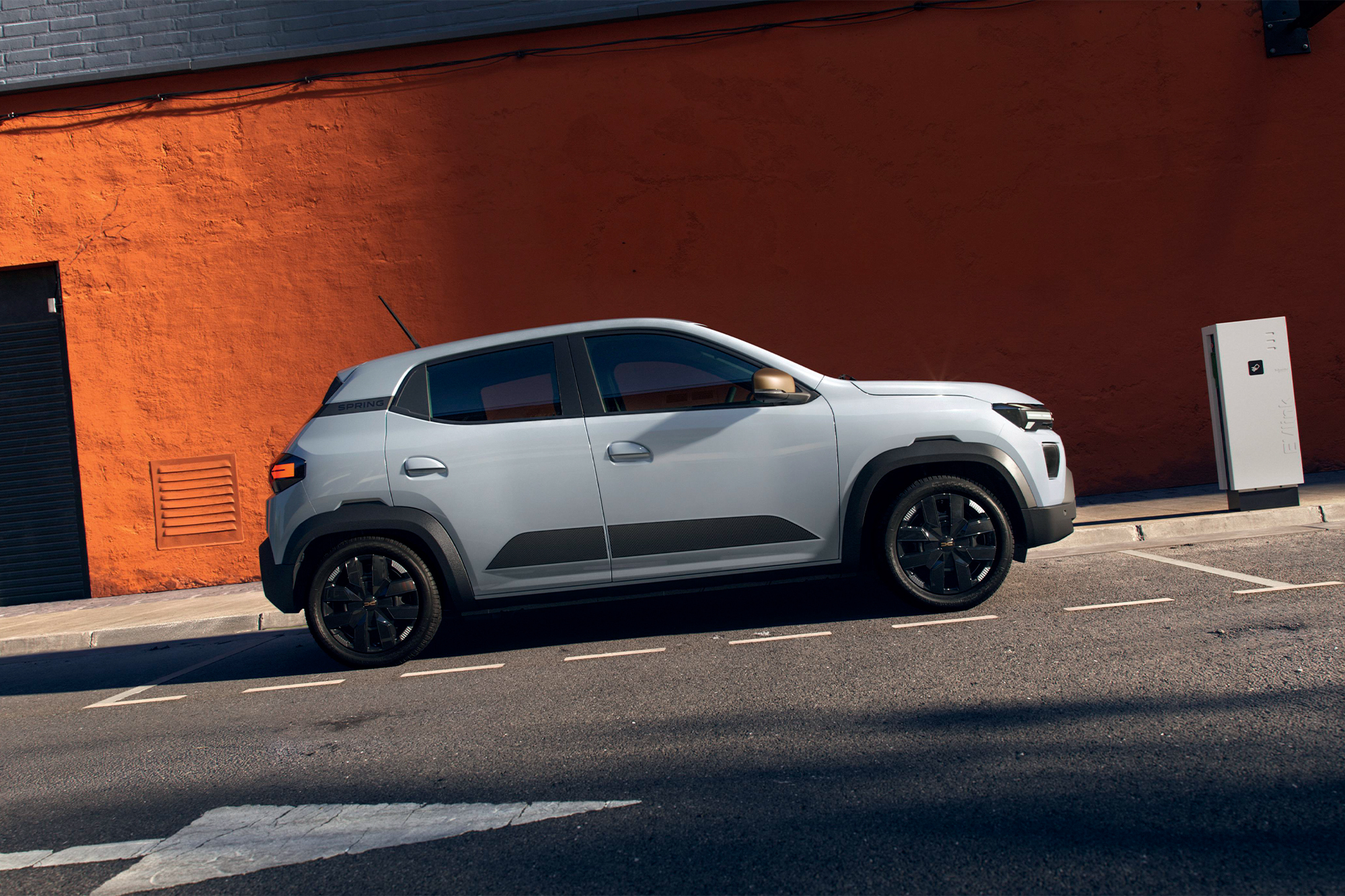 Rabla 2026 – Cea mai importantă asociație a industriei auto critică: Ce înseamnă „Made in Europe” când Dacia Spring electrică se produce în China?