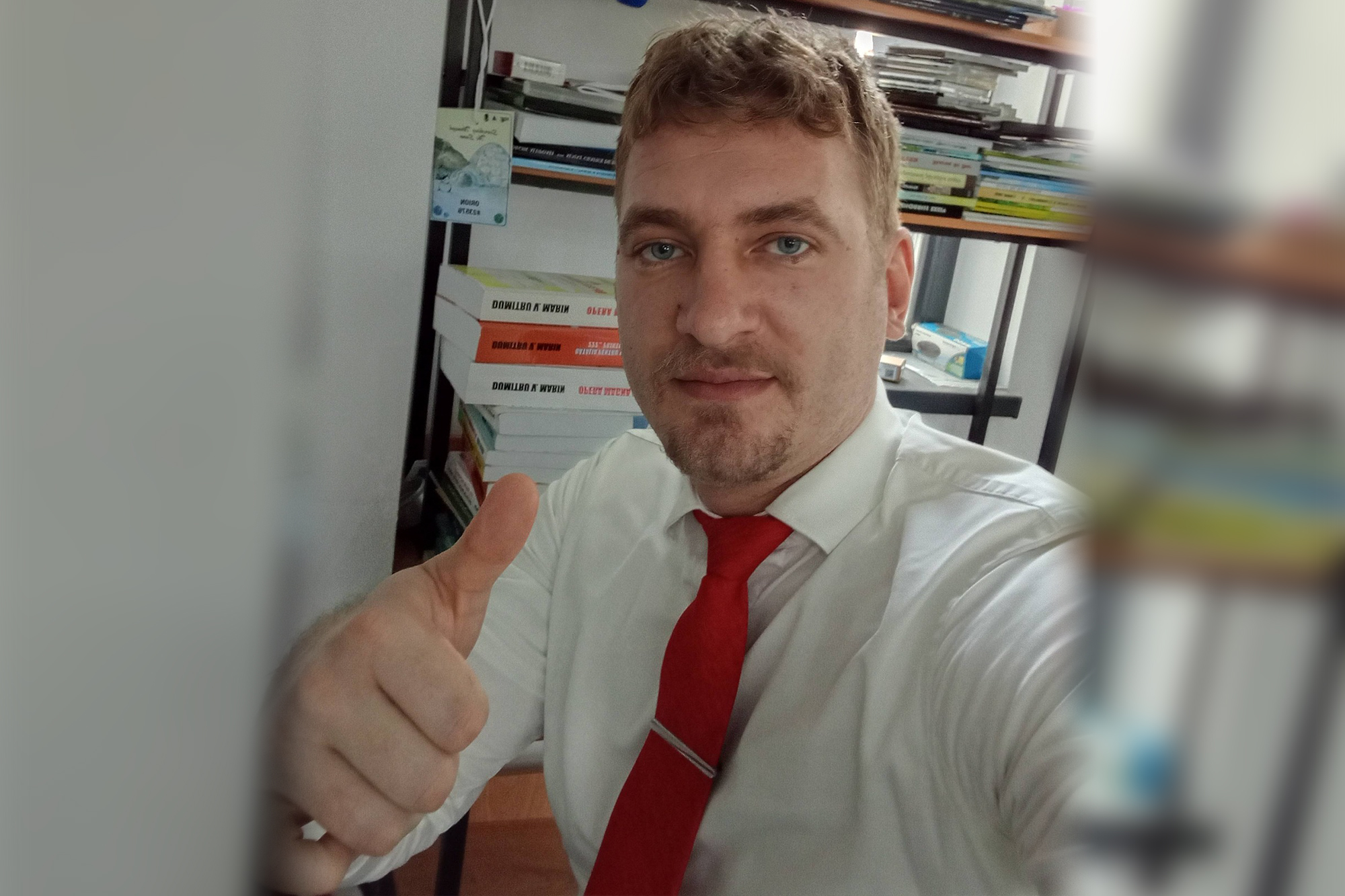 O elevă de 15 ani care a sesizat la 112 agresiunea sexuală din partea unui profesor este criticată public de consilierul șefului CJ Vaslui.  „A făcut elevii de râs”