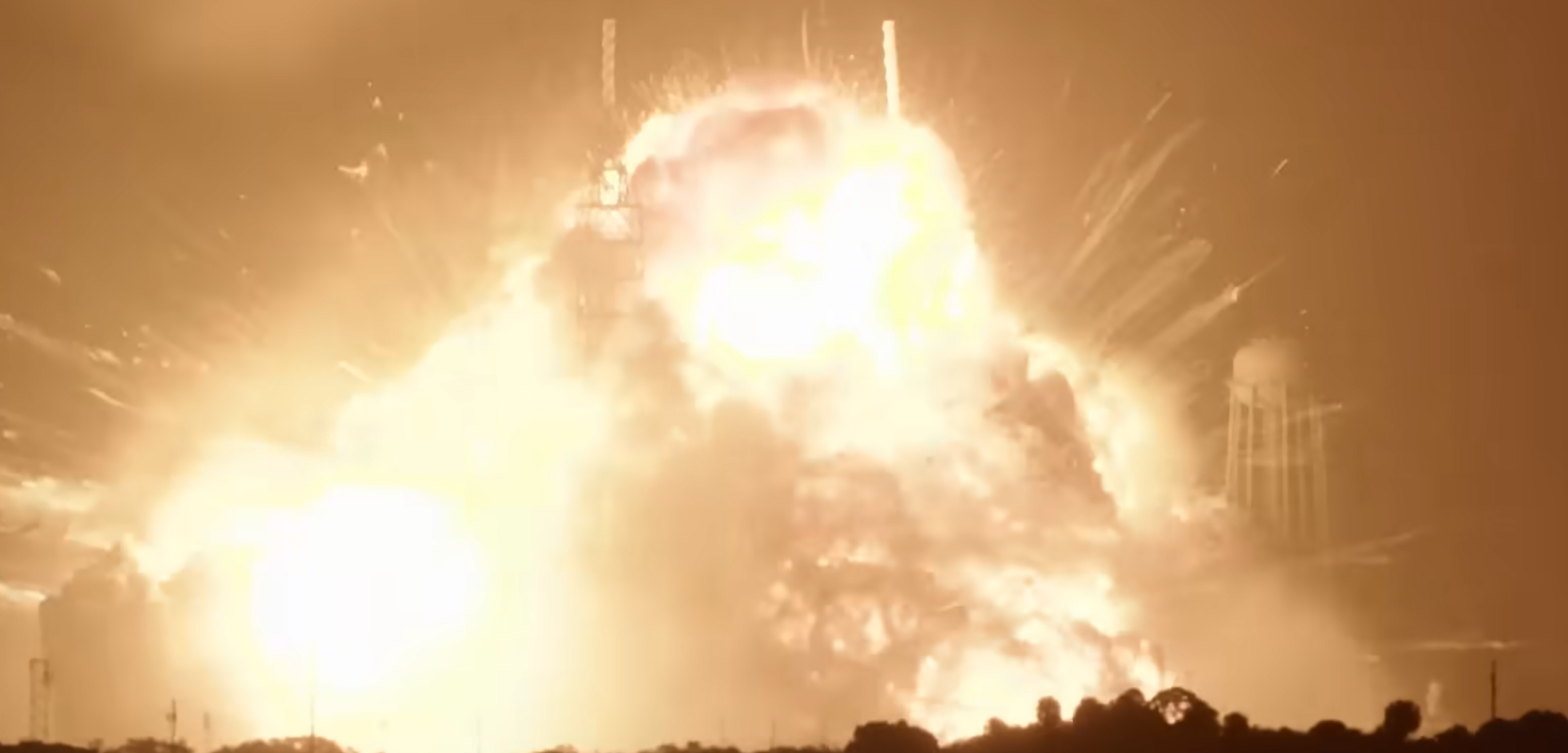 Momentul în care racheta Blue Origin a explodat pe rampa de lansare din Florida