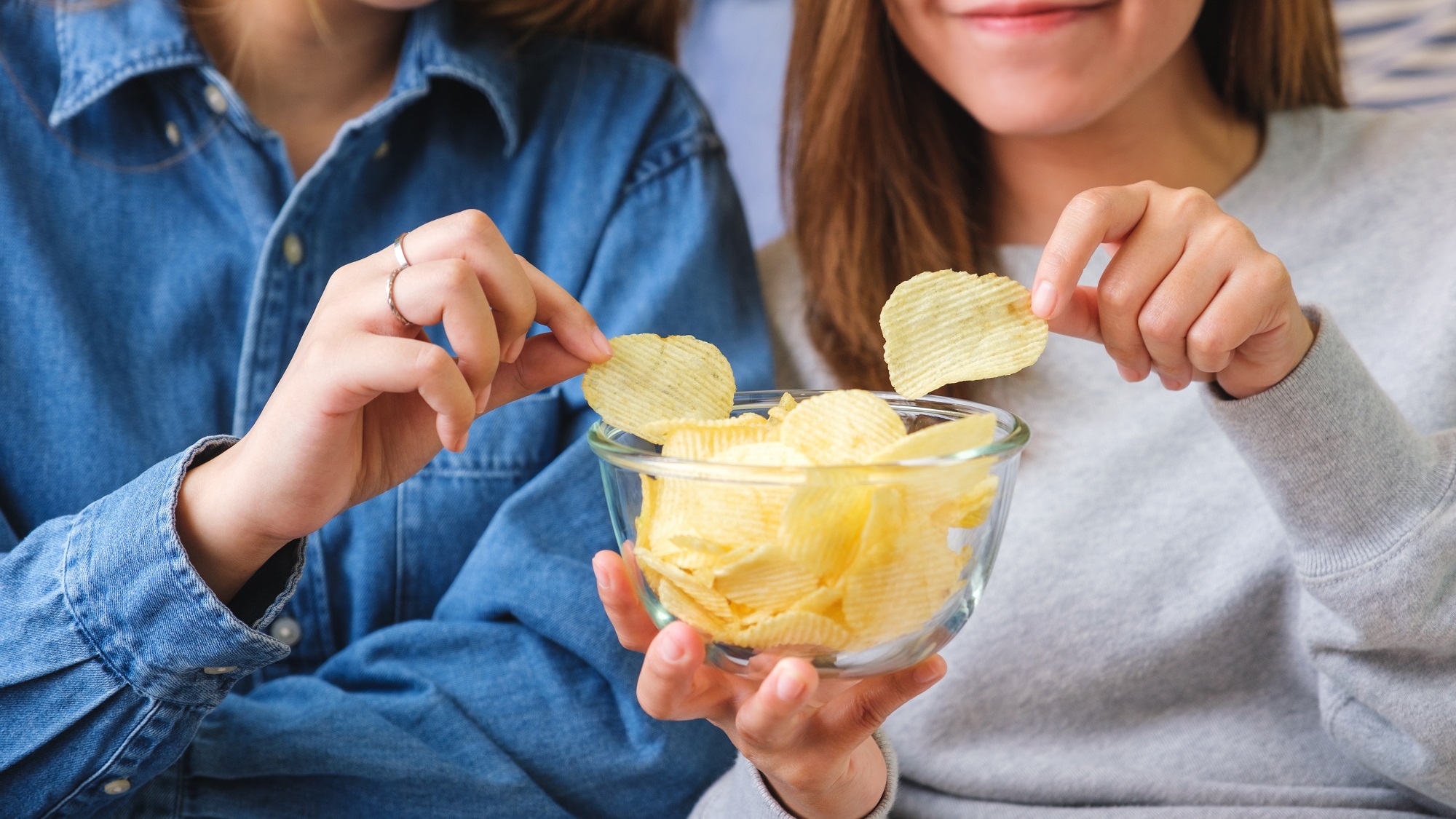 Chiar și micile gustări nesănătoase pot afecta creierul. Legătura demonstrată dintre alimentele ultraprocesate și problemele de atenție