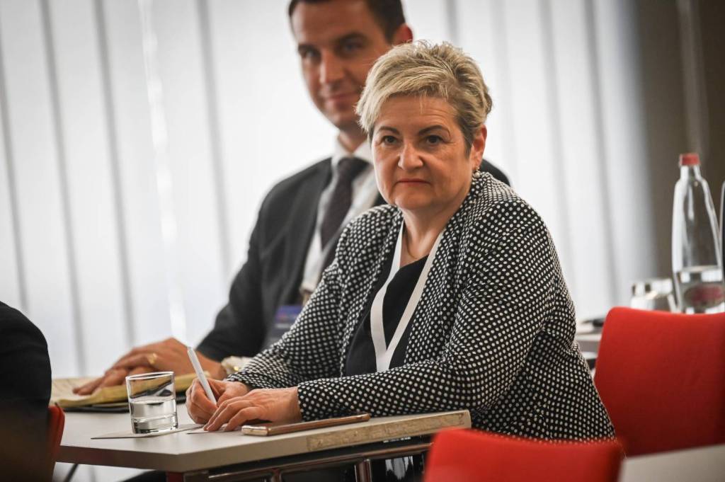 Poza pentru articolul VIDEO O deputată din Ungaria a depus jurământul în română. Csoma: „Cum s-ar umfla în pene șovinii dacă la noi cineva ar depune jurământul în maghiară”