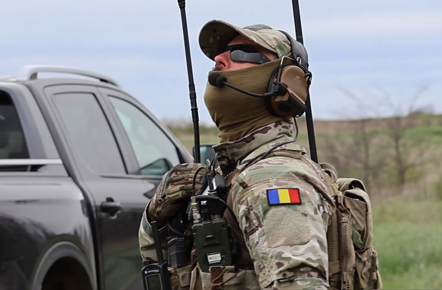 Cum se antrenează militarii români împotriva dronelor. Imaginile dezvăluite de NATO