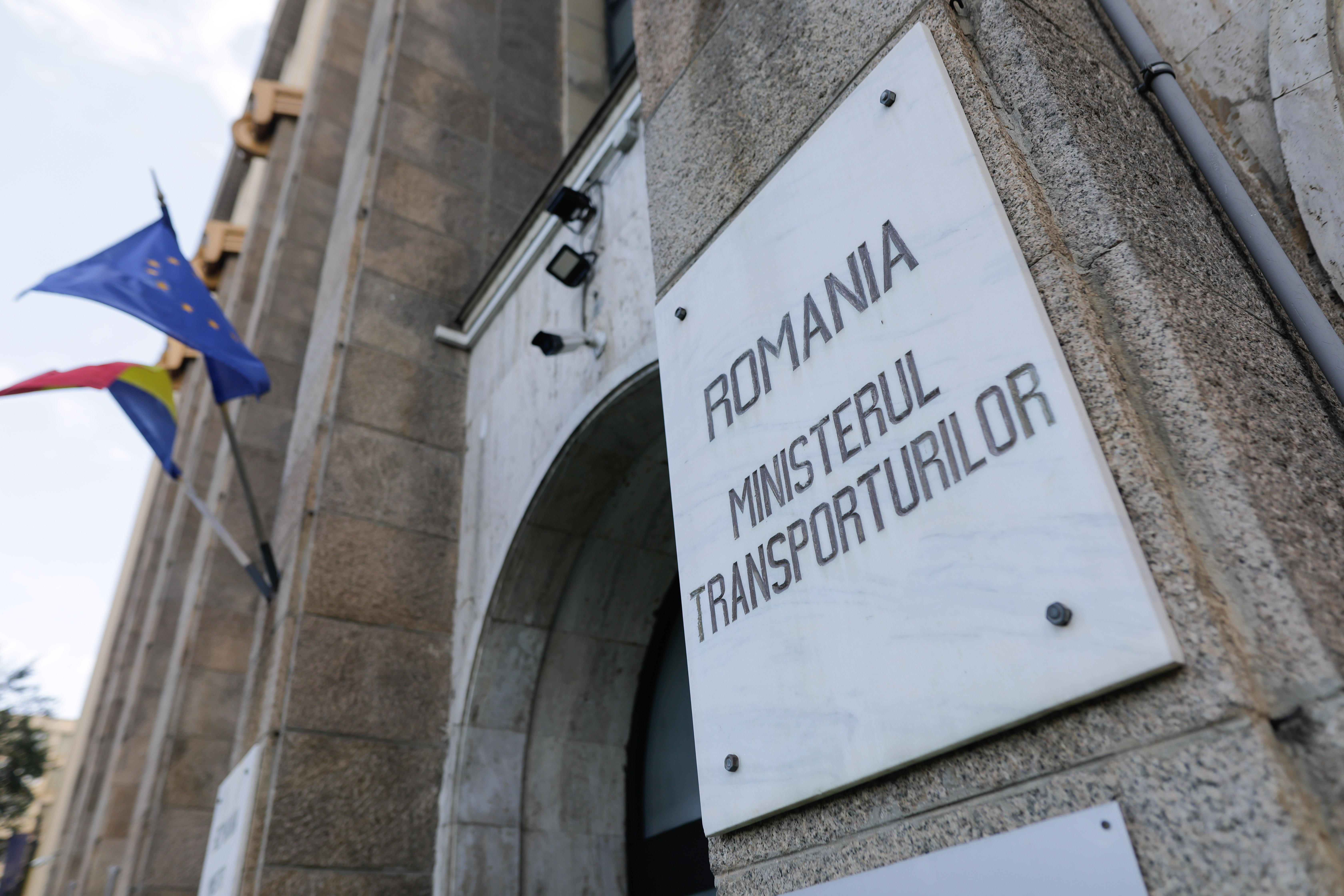Cine este firma care a făcut mentenanța la liftul care a căzut în gol la Palatul CFR. Câte lucrări a avut luna trecută