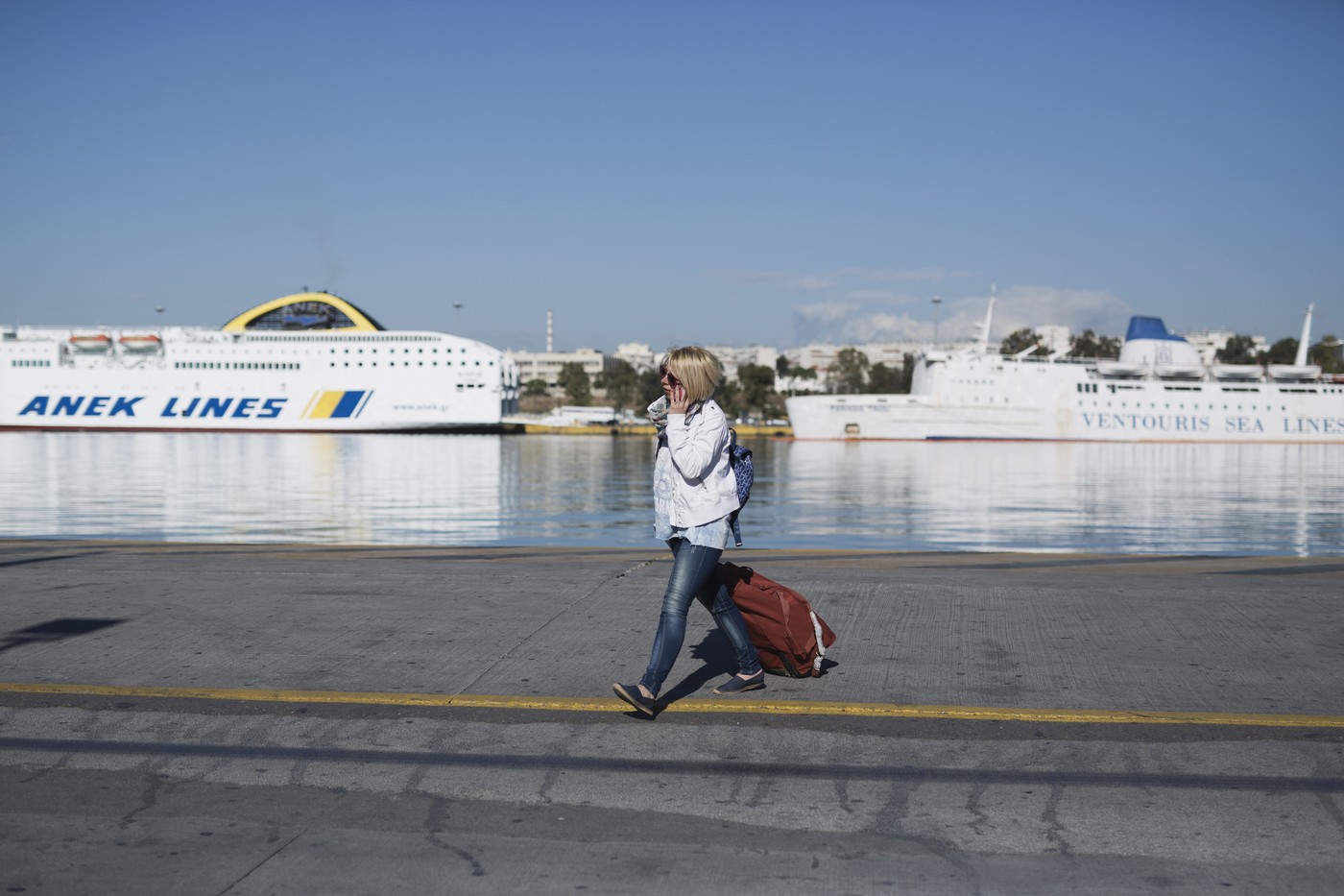 FOTO Grecia, paralizată de greve pe 1 mai: Feriboturile și transportul public sunt blocate, mii de turiști afectați