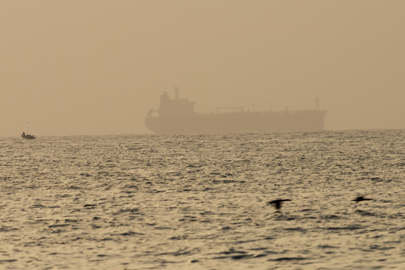 Petrolier capturat de pirați în largul coastelor Yemenului: MT Eureka se îndreaptă forțat spre Somalia