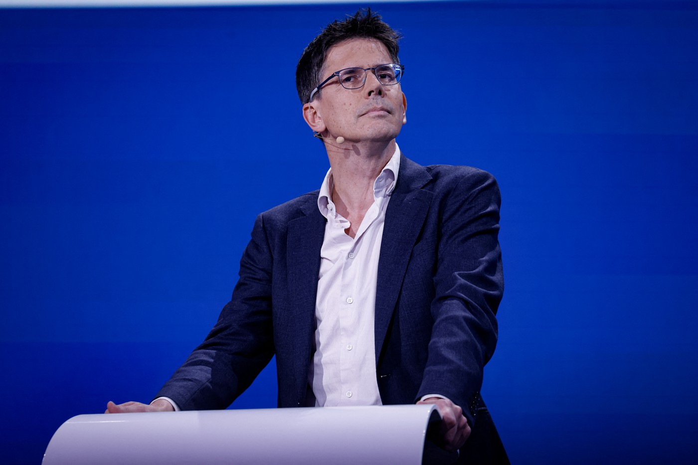 Liderul Verzilor demisionează din Parlamentul European, după ce a fost acuzat că este într-o relație cu o eurodeputată mai tânără cu 24 de ani