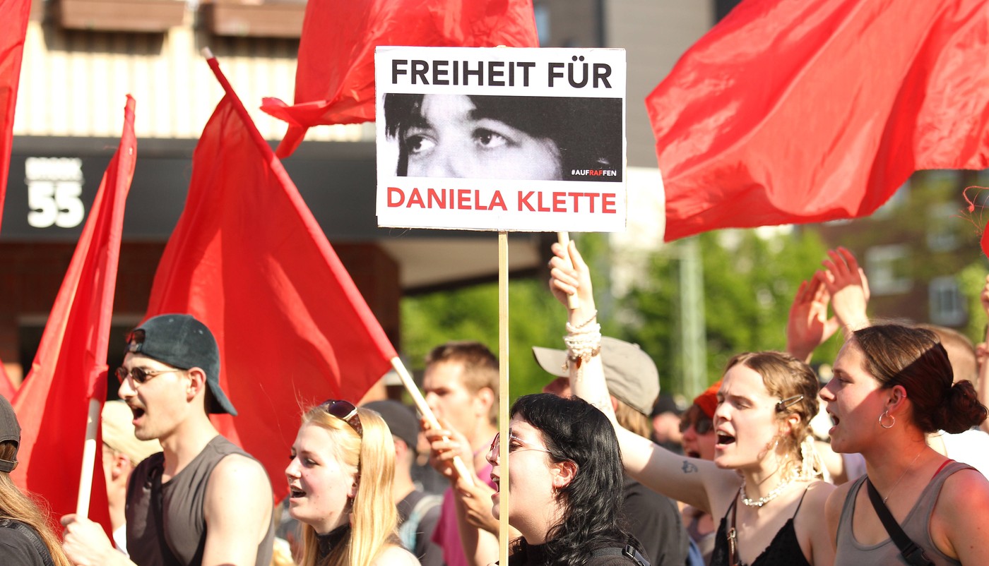O militantă din gruparea Baader-Meinhof, condamnată la închisoare de justiția din Germania. Ea a trăit ascunsă, sub o identitate falsă, timp de trei decenii