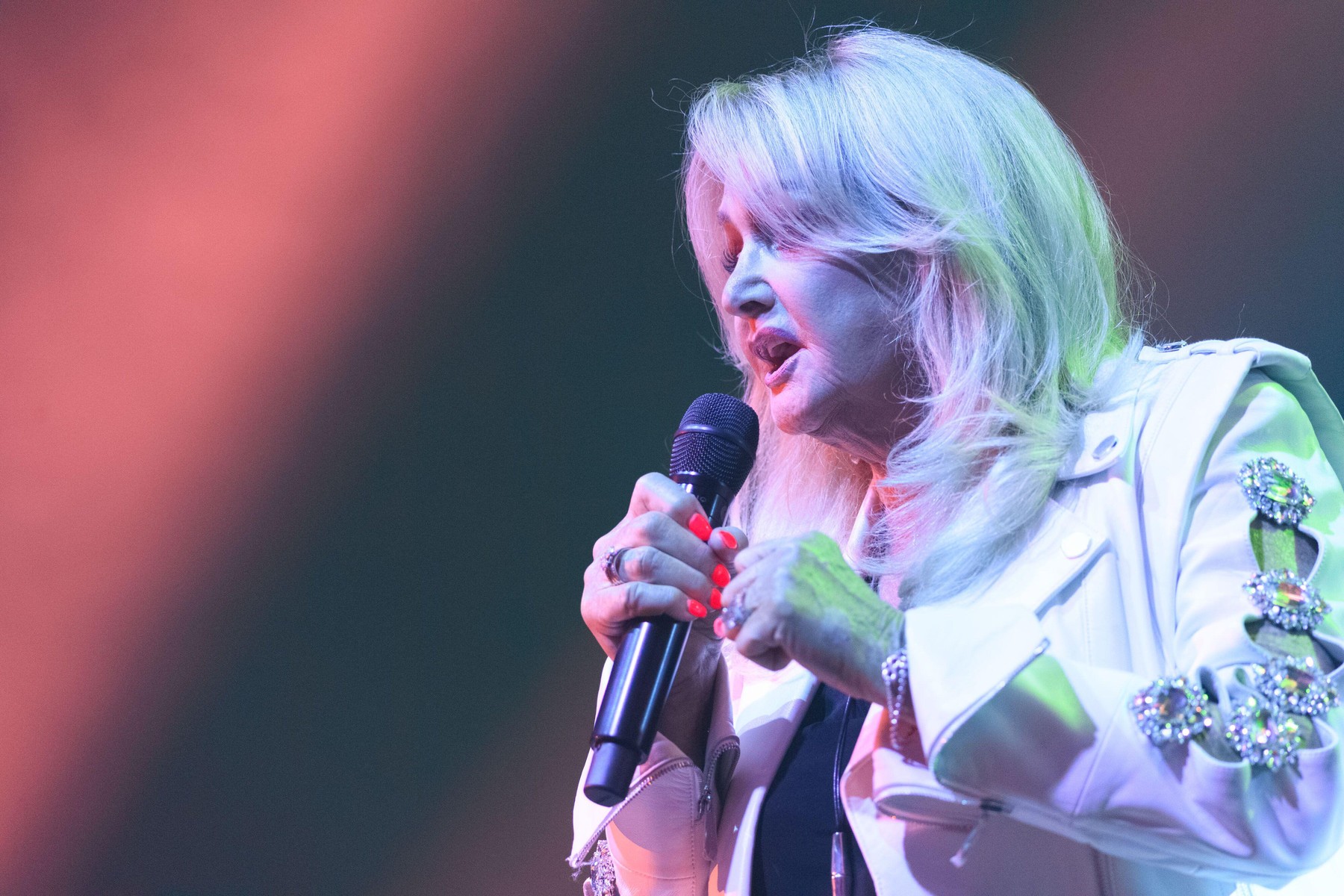 Bonnie Tyler se află în comă indusă, după ce a fost operată de urgență în Portugalia