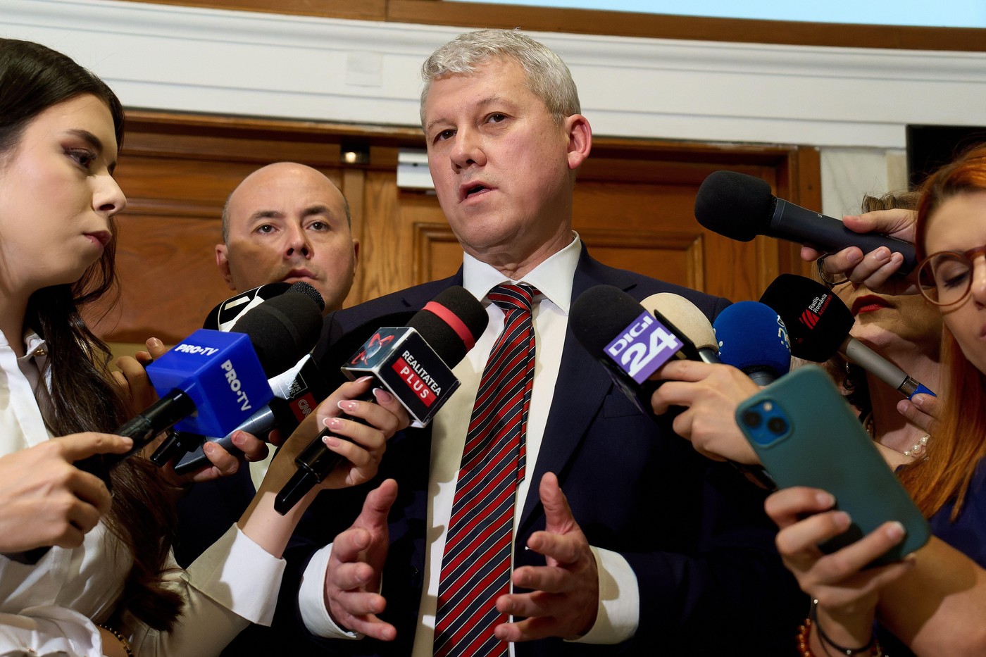 Primul lider din PNL care nu exclude o întoarcere la guvernare în ciuda rezoluției anti-PSD. „Nu înseamnă că nu putem discuta în partid orice va fi”