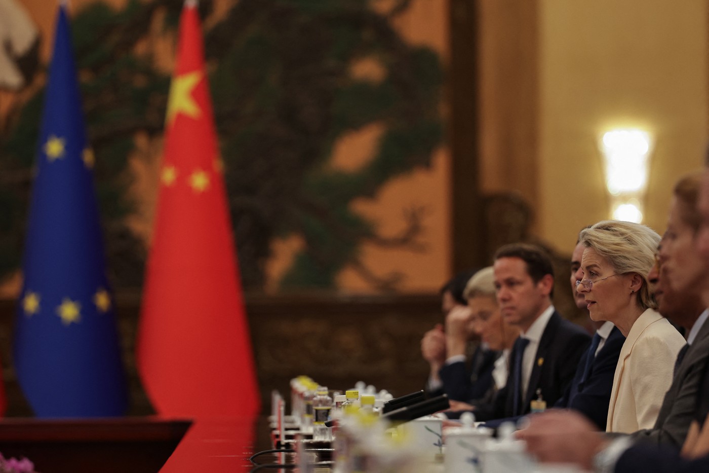 UE riscă furia Chinei și anunță că merge mai departe cu planul care să repare dezechilibrele comerciale
