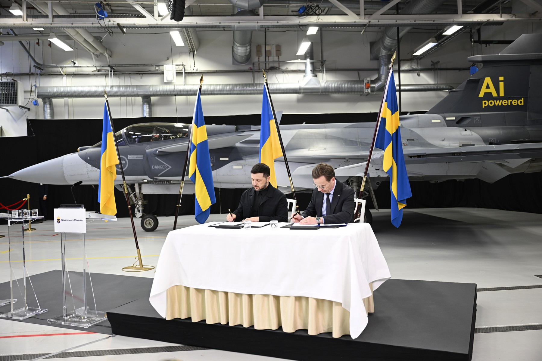 Ucraina și un mare producător de avioane de vânătoare vin cu „o veste proastă pentru ruși”. Ce pregătesc cu modelul similar F