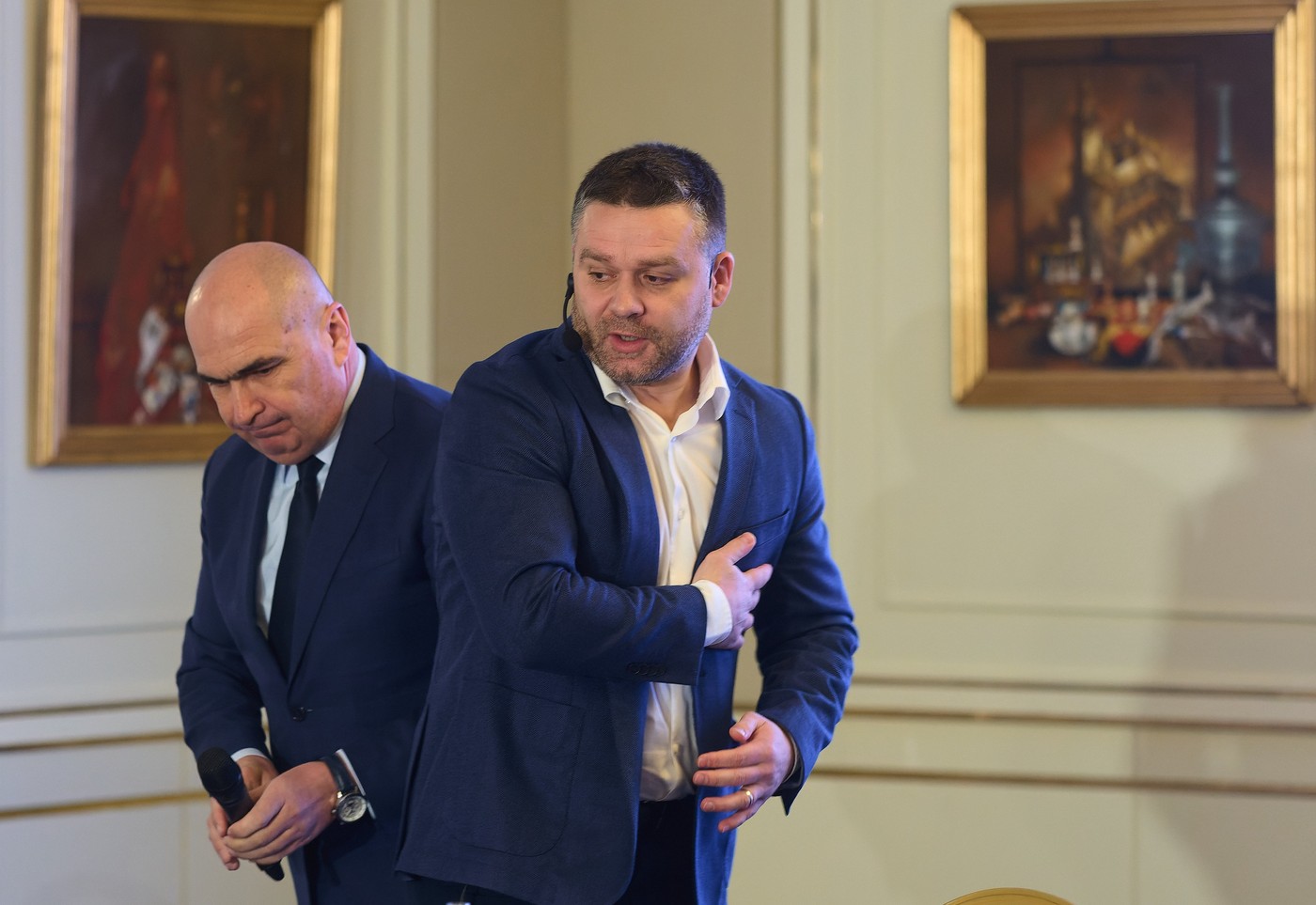 În timp ce PSD încerca să-l dea jos pe Bolojan de la Guvern, unul dintre adjuncții săi primea laude și voturi de la social-democrați. Bugetul Capitalei, adoptat în timp record / Milioane de lei pentru Catedrala Neamului