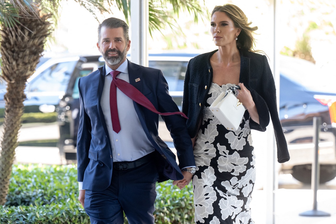 Donald Trump nu va participa la nunta fiului său, Donald Jr. „Iubirea pentru SUA nu-mi permite să o fac”