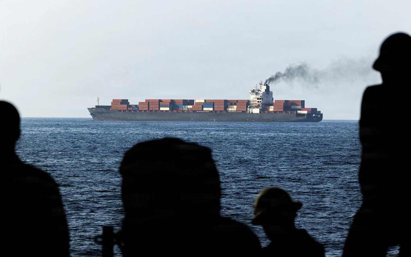 Navă lovită în Strâmtoarea Ormuz, un mare transportator european anunță evacuări ale echipajului