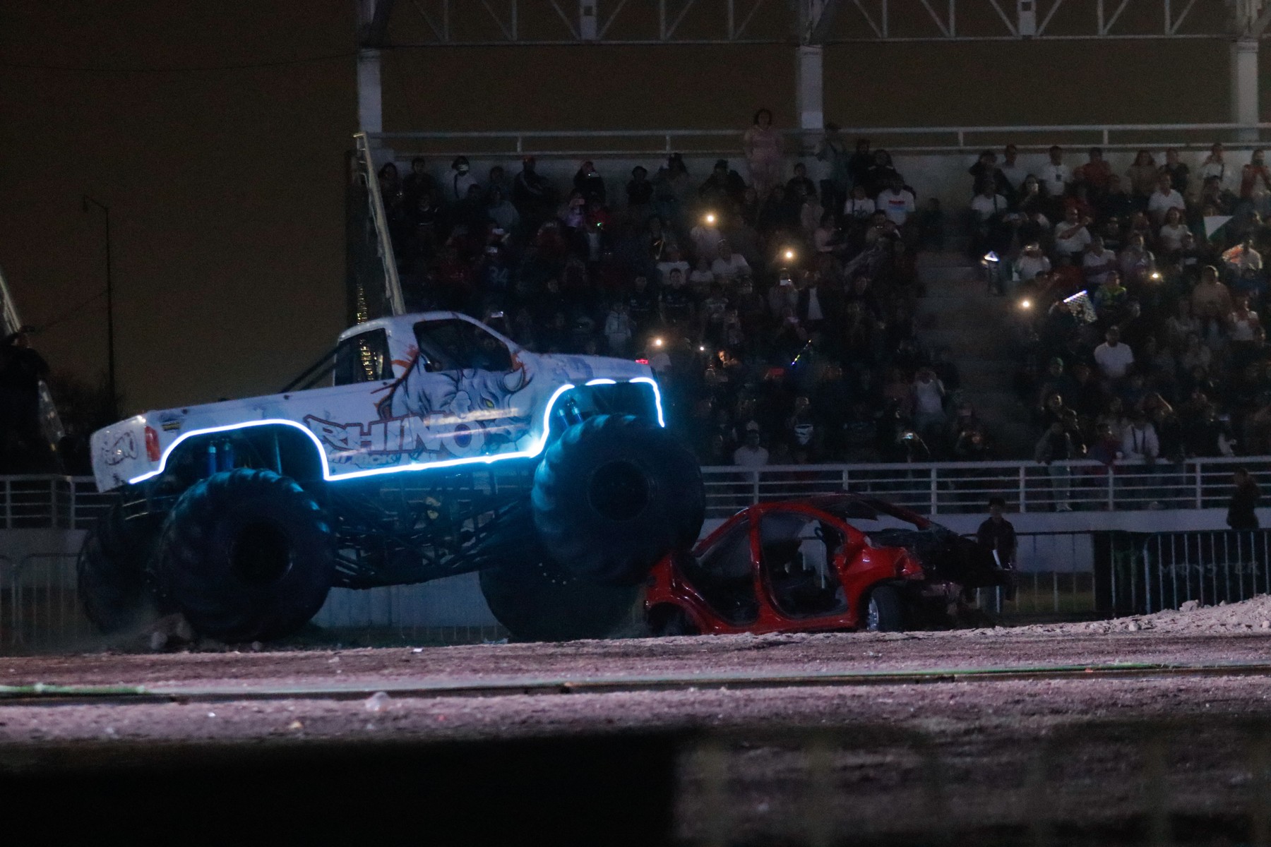 Accident grav la un show auto, după ce un „monster truck” a intrat în public în Columbia