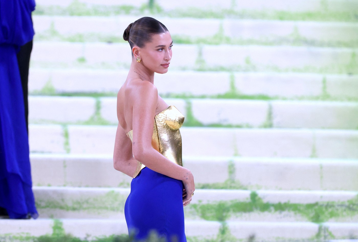 Lansare pregătită în România – Brand fondat de Hailey Bieber intră pe piață