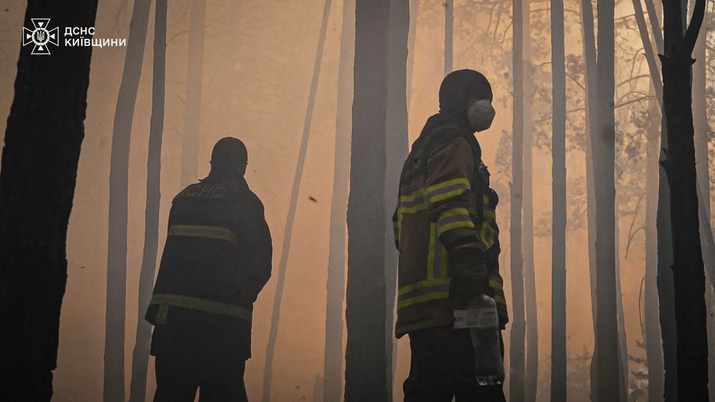 Anunțul autorităților din România privind incendiul uriaș de pădure din zona radioactivă de la Cernobîl. În ce direcție se deplasează norul de fum