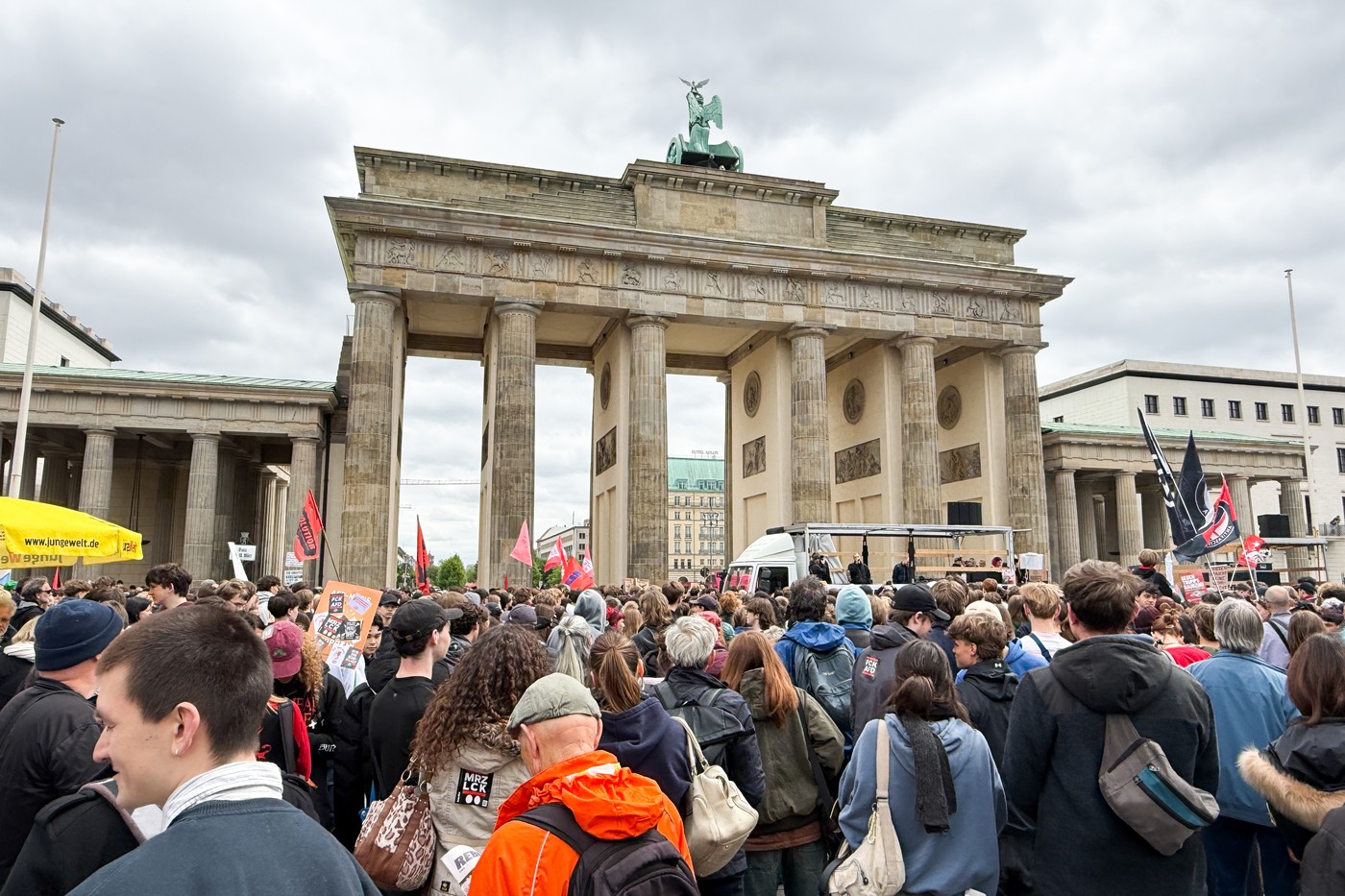 Serviciul militar obligatoriu scoate în stradă zeci de mii de elevi în Germania. „Berlin în loc de linia frontului”